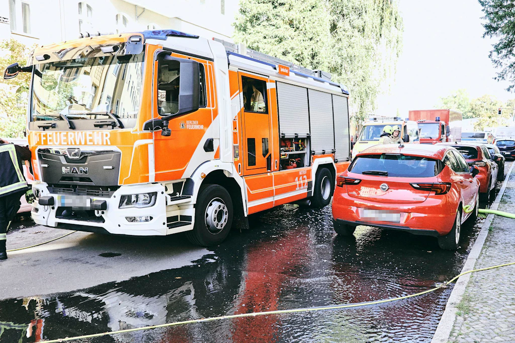 Nach einem Wasserrohrbruch werden in Siemensstadt auch am Mittwoch mehrere Straßen gesperrt sein.