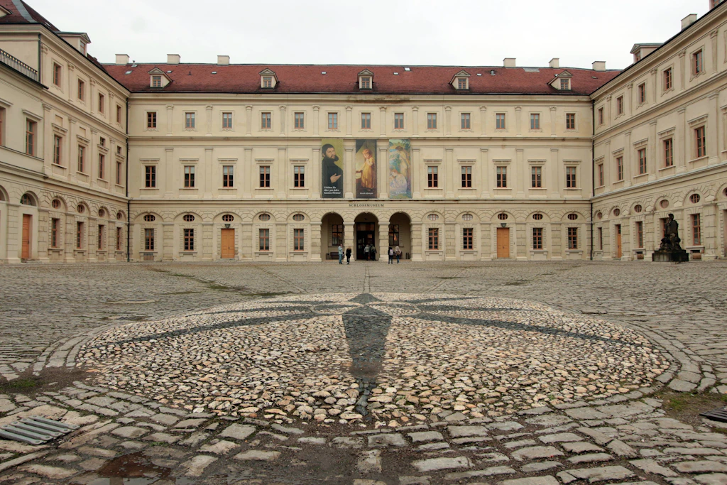 Mehr Räume, neue Ausstellung, historische Überraschungen: Das Schlossmuseum auf dem Quedlinburger Stiftsberg öffnet nach langer Sanierung wieder seine Türen.