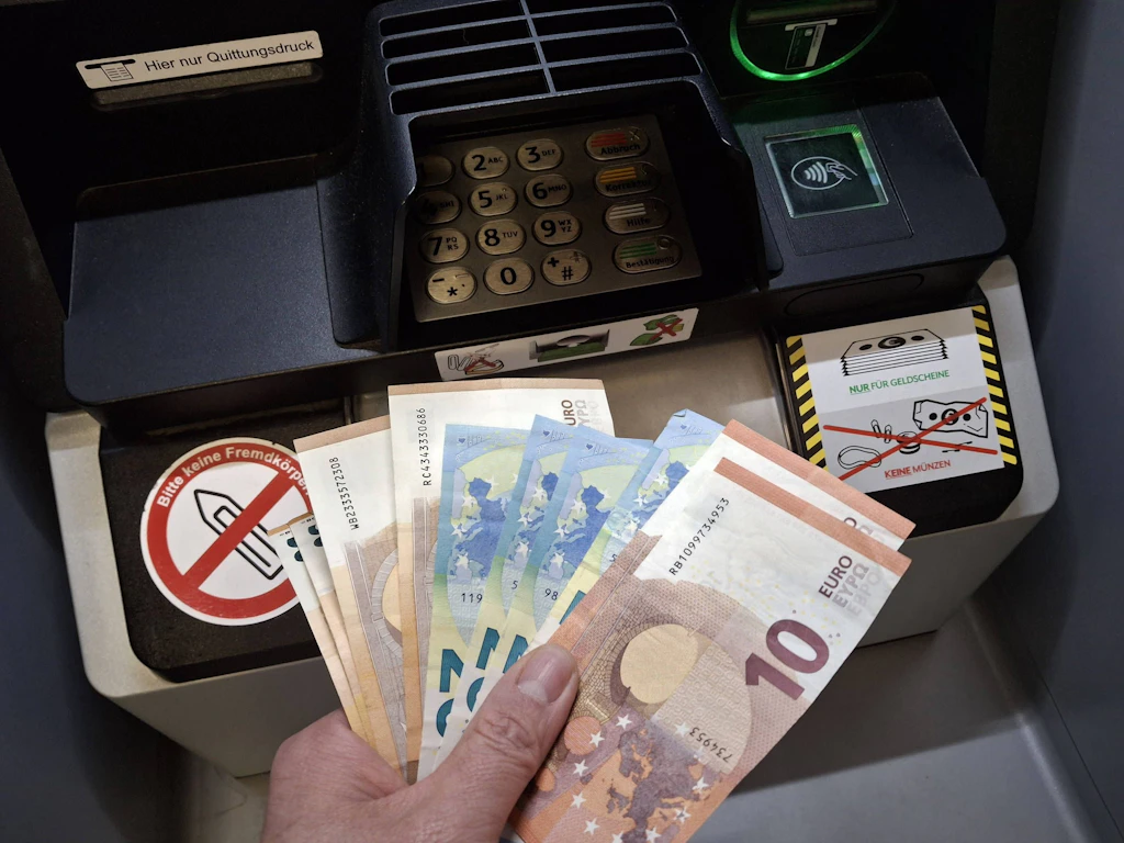 Vater seit 20 Jahren tot, die Rente lief weiter: Sohn muss fast 70.000 Euro zurückzahlen