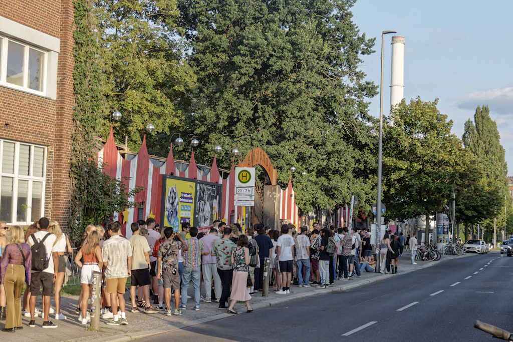 Anstehen für Europas Nummer eins: Laut Time Out stehen die Leute hier für den besten Club des Kontinents an.