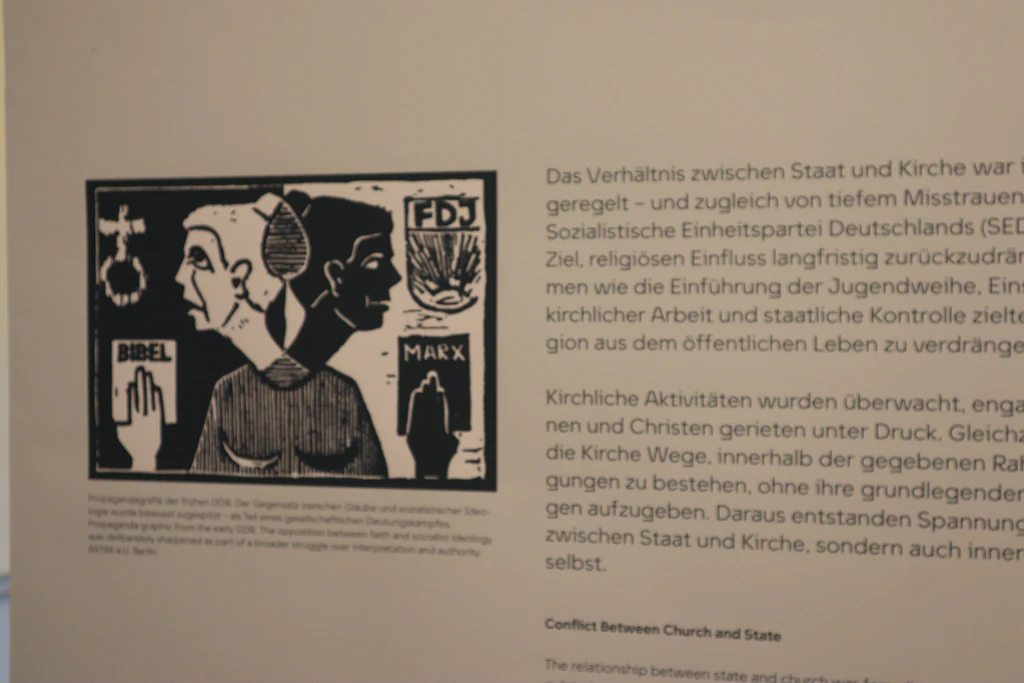 An Schautafeln zum Leben und Wirken Oskar von Brüsewitz und der Kirche in der DDR kann man eintauchen in längst vergessene Diktatur-Lebensrealitäten.