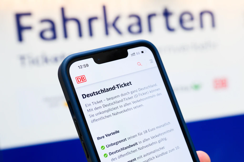 Das Deutschlandticket wird ab dem 1. Januar 2027 66,80 Euro kosten.
