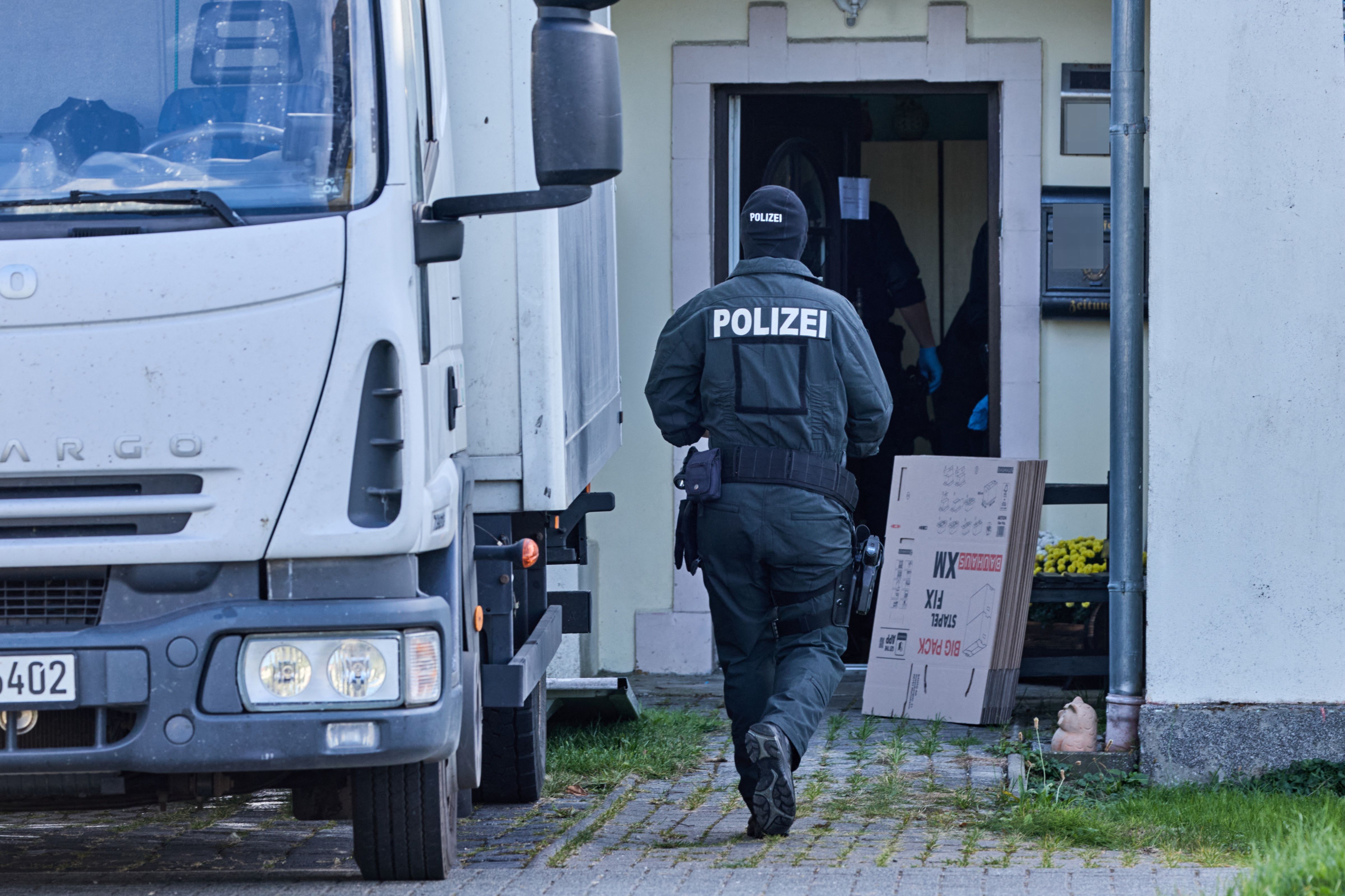 Großrazzia wegen Nazi-Musik: Polizei durchkämmt Häuser in ganz Europa