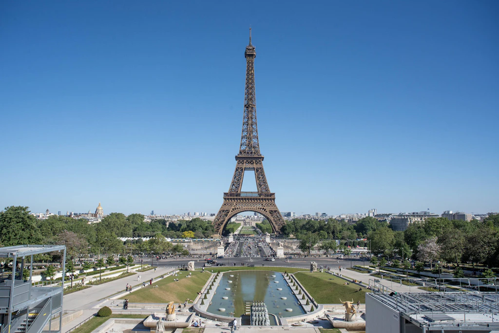 Paris: Eiffelturm-Chef tritt nach Streit um Besuch einer Hindu-Delegation zurück