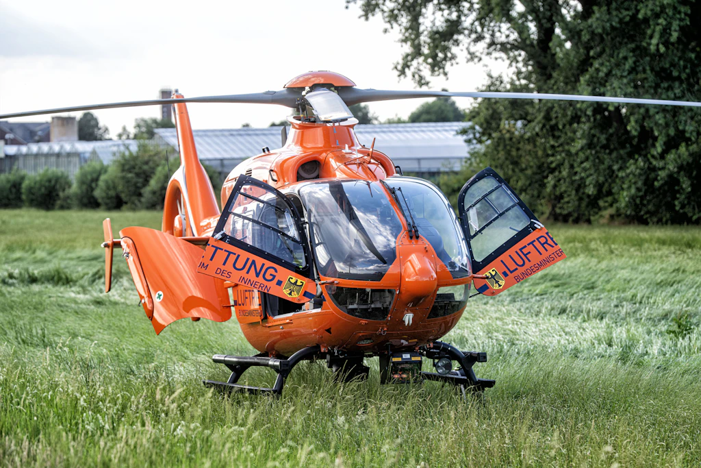 15-jähriger Kradfahrer bei Unfall mit Traktor schwer verletzt