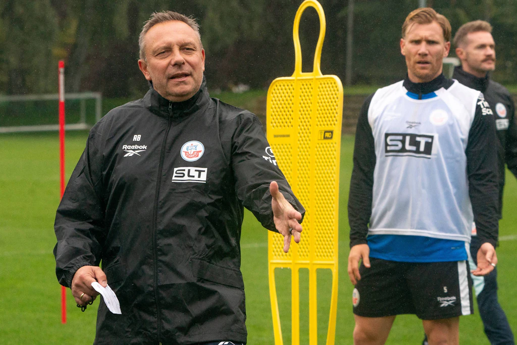 André Breitenreiter (l.) soll als neuer Trainer des FC Hansa Rostocks das große Saisonziel Zweitligaaufstieg erreichen.