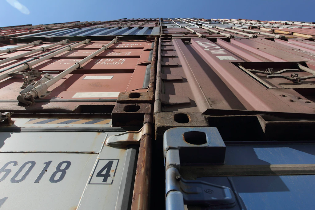 Container im Hamburger Hafen: Die EU-Kommission plant, Beitrittskandidaten schrittweise einen breiteren Zugang zum Binnenmarkt zu ermöglichen.