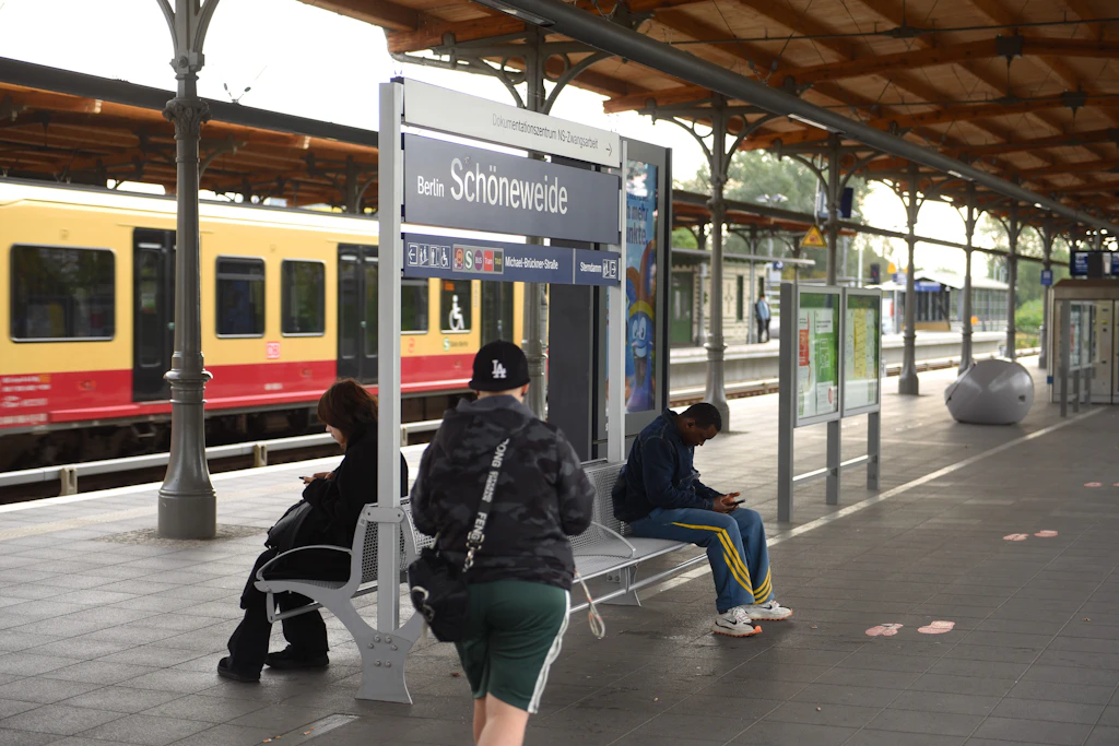 S-Bahn-Fahrgäste in Schöneweide. In die Verkehrsstation wurde bereits investiert.