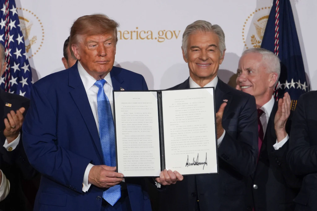 Donald Trump präsentiert in Washington das neue Regierungsportal america.gov.
