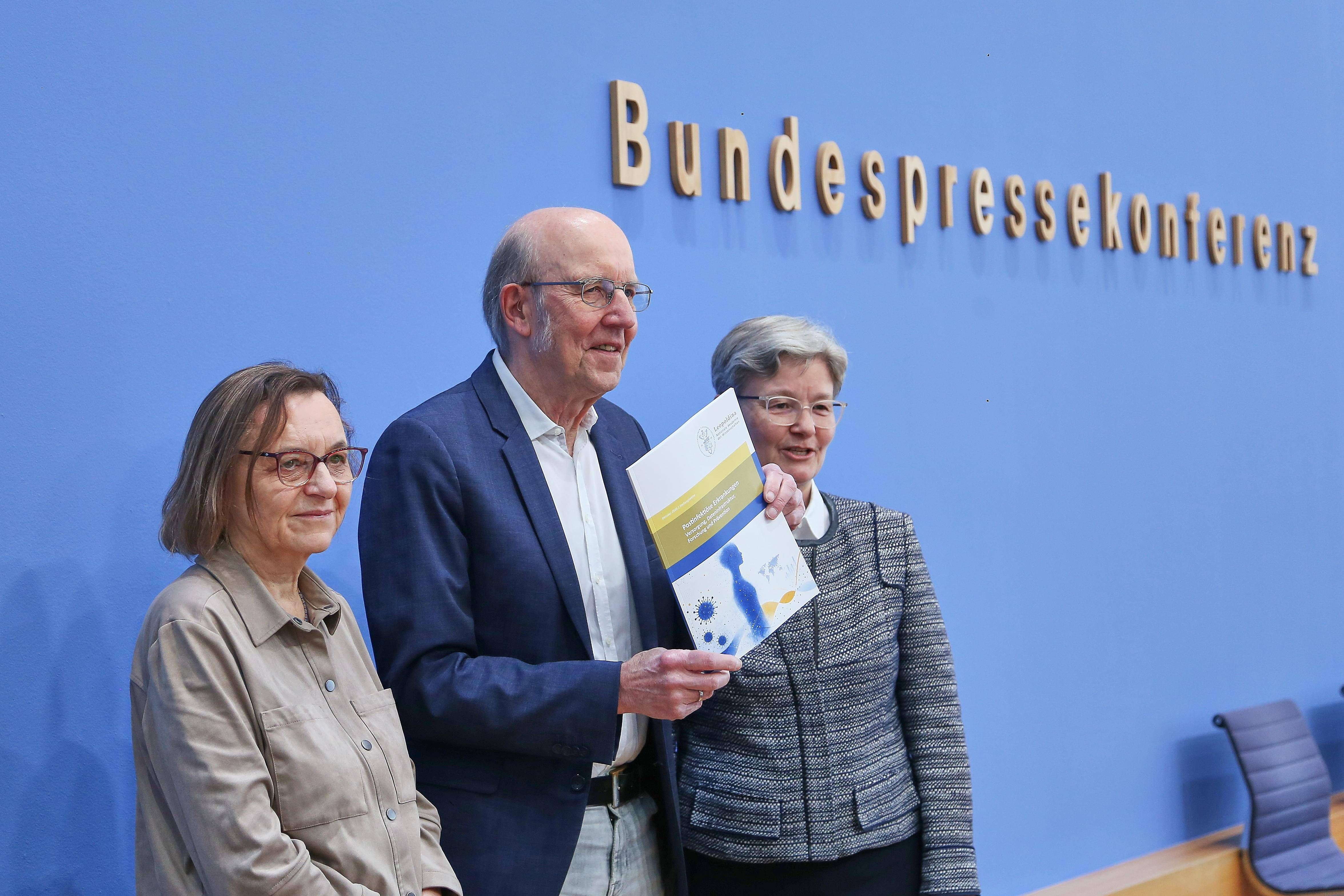 Post-Vac versteckt im Kleingedruckten: Auf Seite 16 rechnet die Leopoldina Impfschäden zu Long Covid