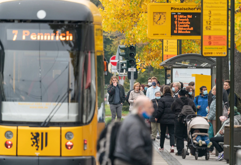 ÖPNV-Kundenbarometer: Dresdner Fahrgäste bewerten Takt, Preis-Leistung und Liniennetz kritischer als im Vorjahr.