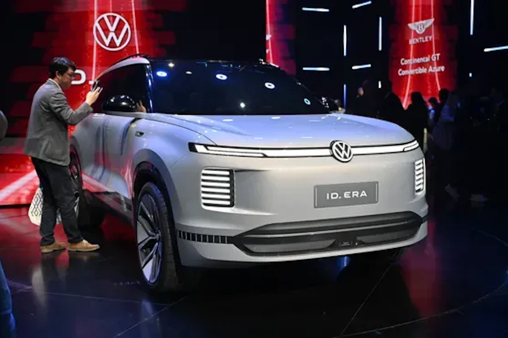 Deutschland will seine Autoindustrie vor chinesischer Konkurrenz schützen. Gleichzeitig sind VW und andere Hersteller auf den chinesischen Markt angewiesen.