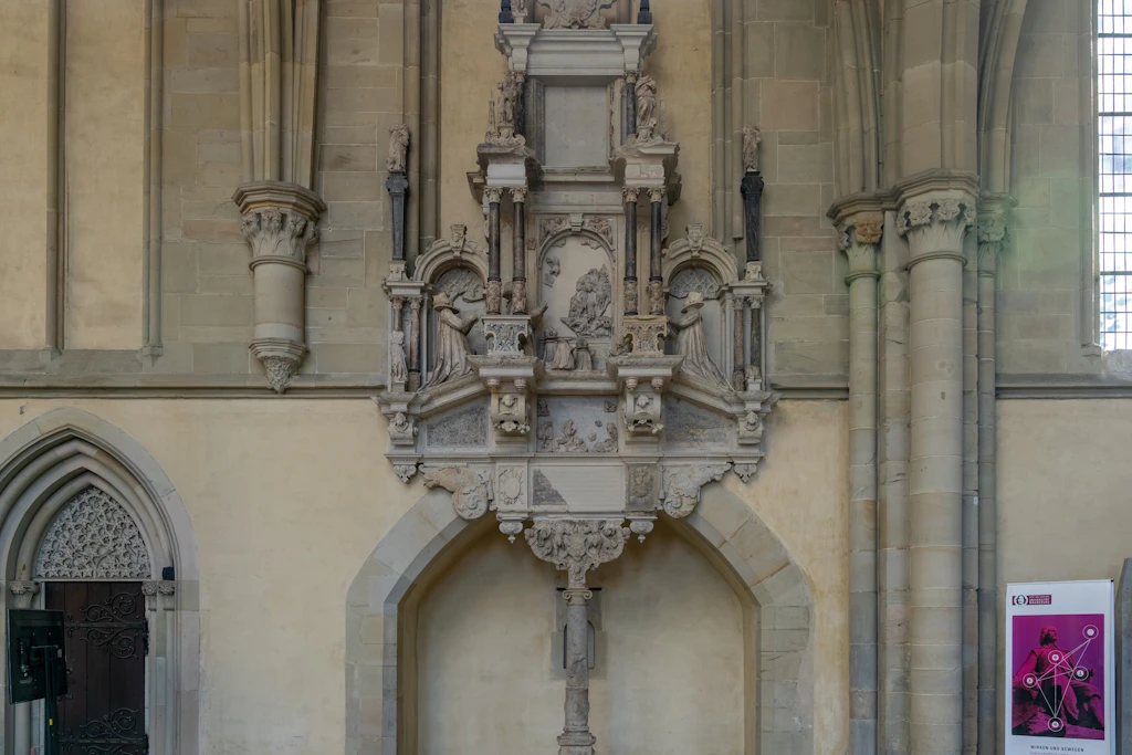 Das restaurierte Arnstedtsche Epitaph im Magdeburger Dom ist nach jahrelanger Arbeit wieder an seinem ursprünglichen Platz zu sehen.