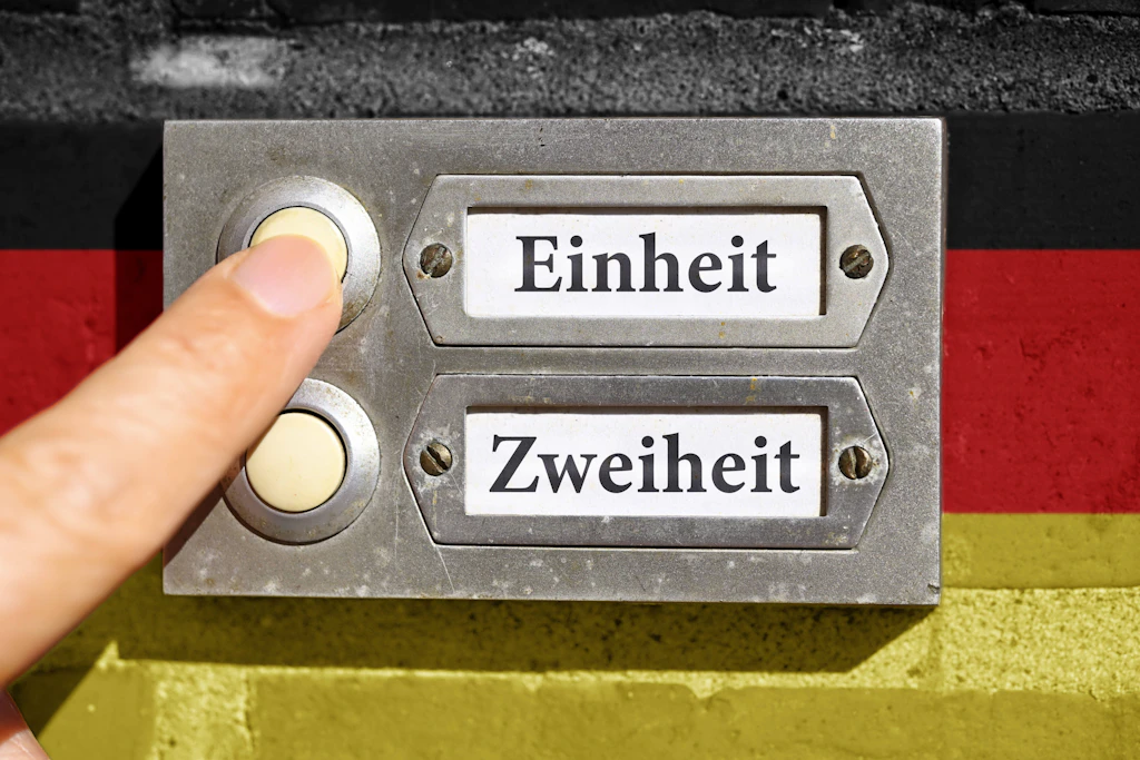 Tag der Deutschen Einheit: Die <a target="_blank" href="https://www.berliner-zeitung.de/article/rentner-im-osten-holen-auf-experten-legen-die-versteckte-vermoegensluecke-offen-10349541">Ost-West-Unterschiede sind hartnäckiger</a> als gedacht.