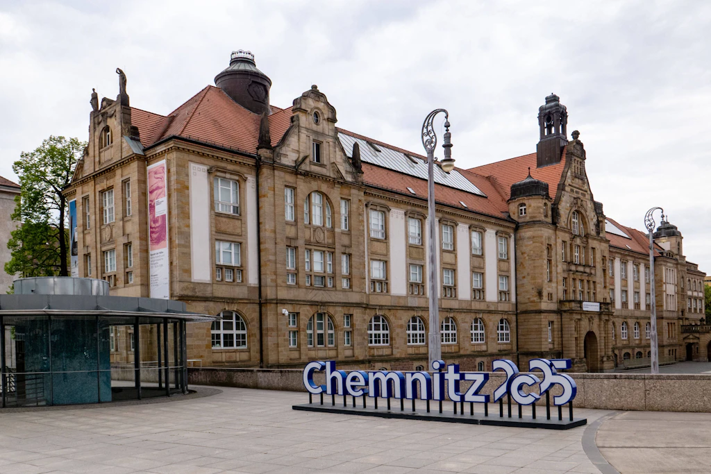 Ausstellungen in Chemnitz: Die Kunstsammlungen zeigen am Theaterplatz Werke von Ursula Mattheuer-Neustädt und Wolfgang Mattheuer (Symbolbild).