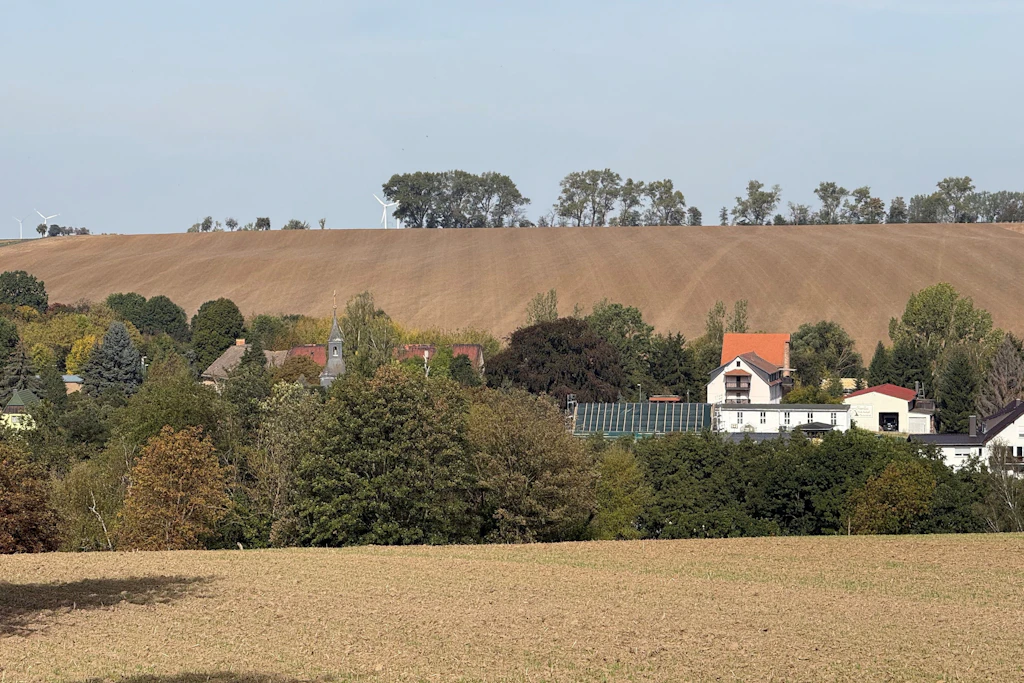 Im 128-Seelen-Dorf Beicha im Landkreis Mittelsachsen hat man die traditionelle Oktoberparty gefeiert, die mit einem brutalen Übergriff endete.