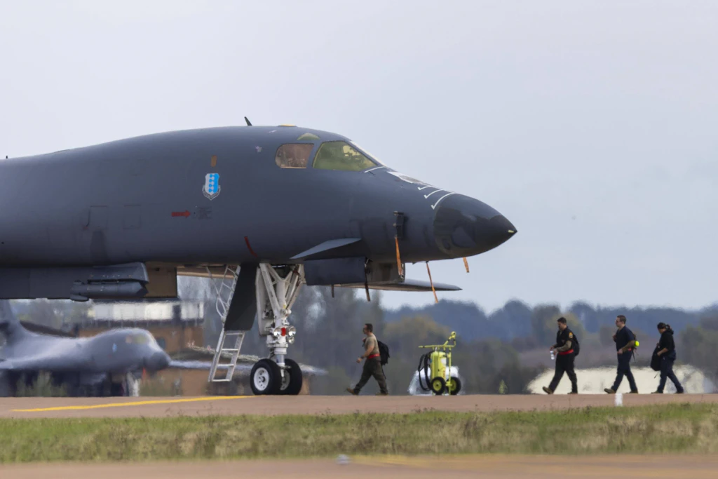 US-Bomber auf der RAF Fairford. Der Stützpunkt wird von der US-Luftwaffe genutzt und gilt als strategisch wichtiger Standort.