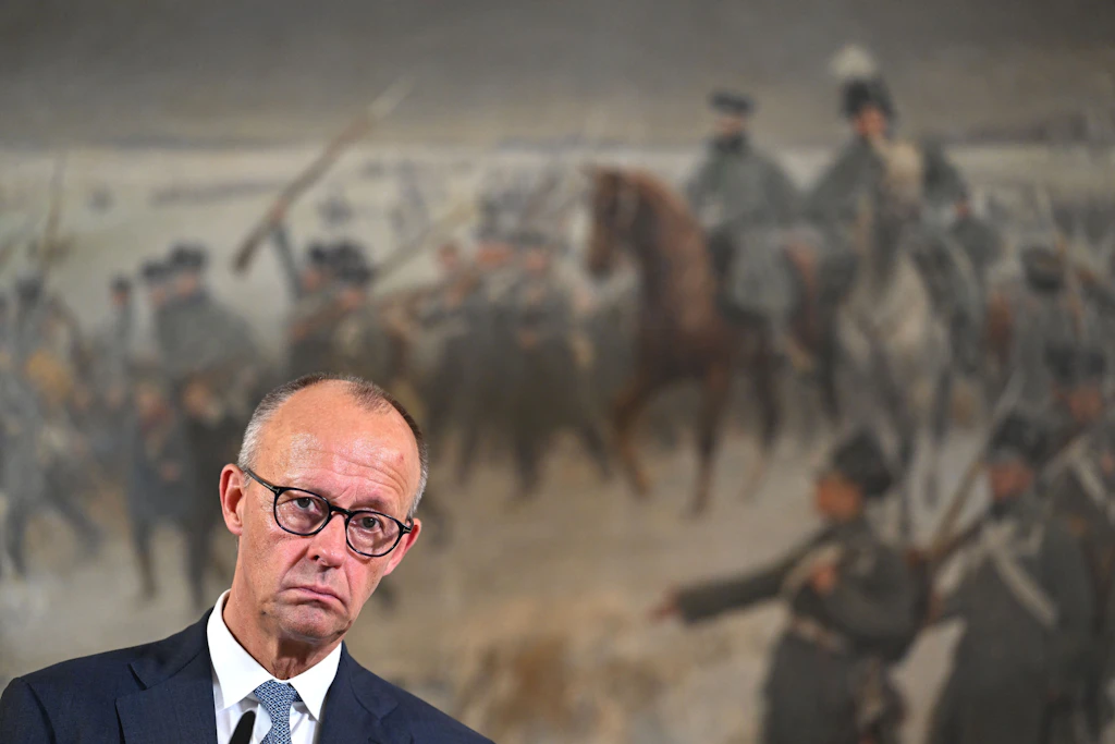Bundeskanzler Friedrich Merz (CDU) am Mittwoch beim Besuch des Deutsch-Niederländischen Corps in Münster.