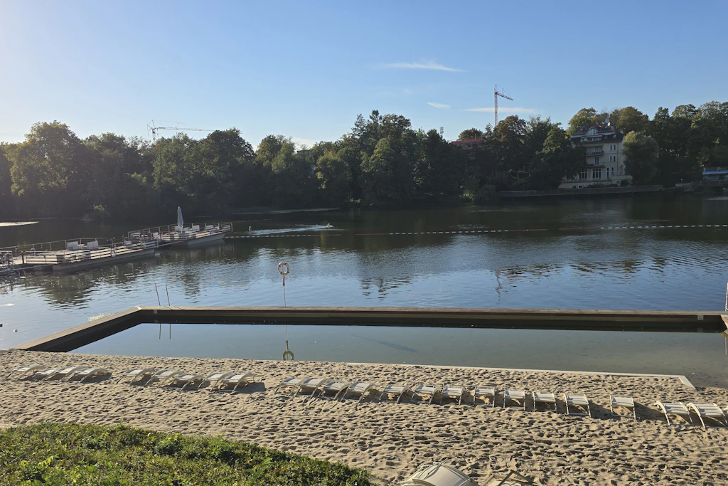 Strandbads Halensee am letzten Septemberwochenende.