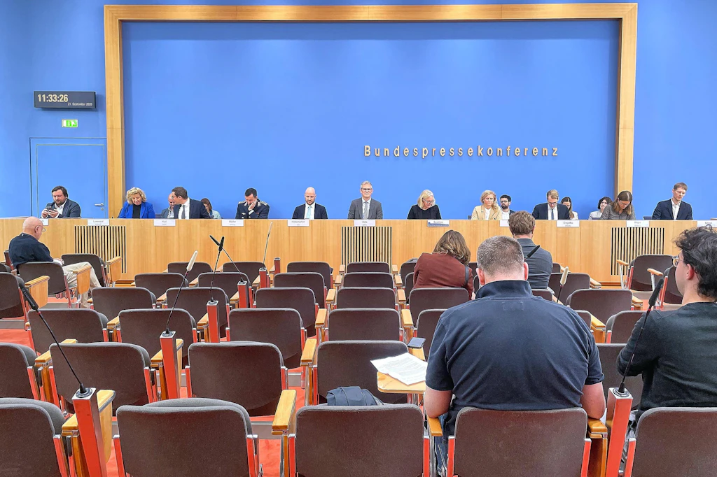 Zwei Ministerien, eine Frage: Warum fehlen Deutschen in Russland 200 Euro Rente im Monat?