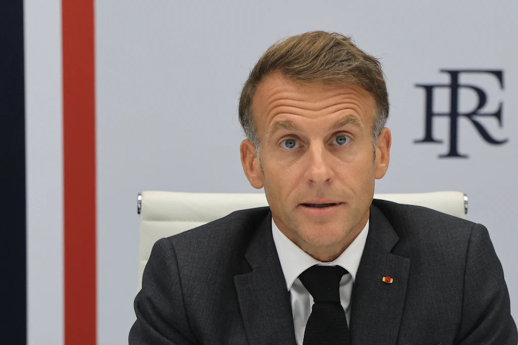 Euro fällt auf 17-Monatstief im asiatischen Handel – Entwicklungen in Frankreich belasten Kurs