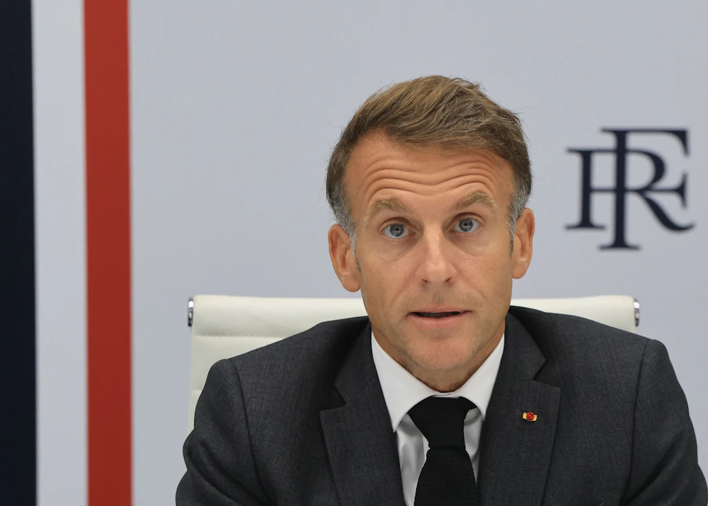 Euro fällt auf 17-Monatstief im asiatischen Handel – Entwicklungen in Frankreich belasten Kurs