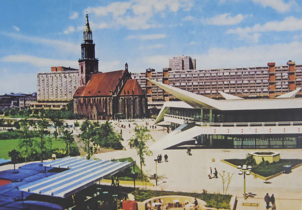 Pavillonsystem Marienkirche, Alexanderplatz, 1978. Baujahr 1976, Gestaltung Pavillons: Erich John (Kollektiv)