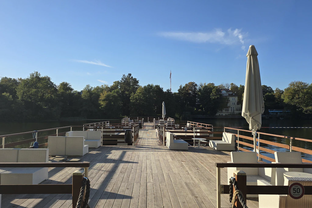 Strandbads Halensee am letzten Septemberwochenende.