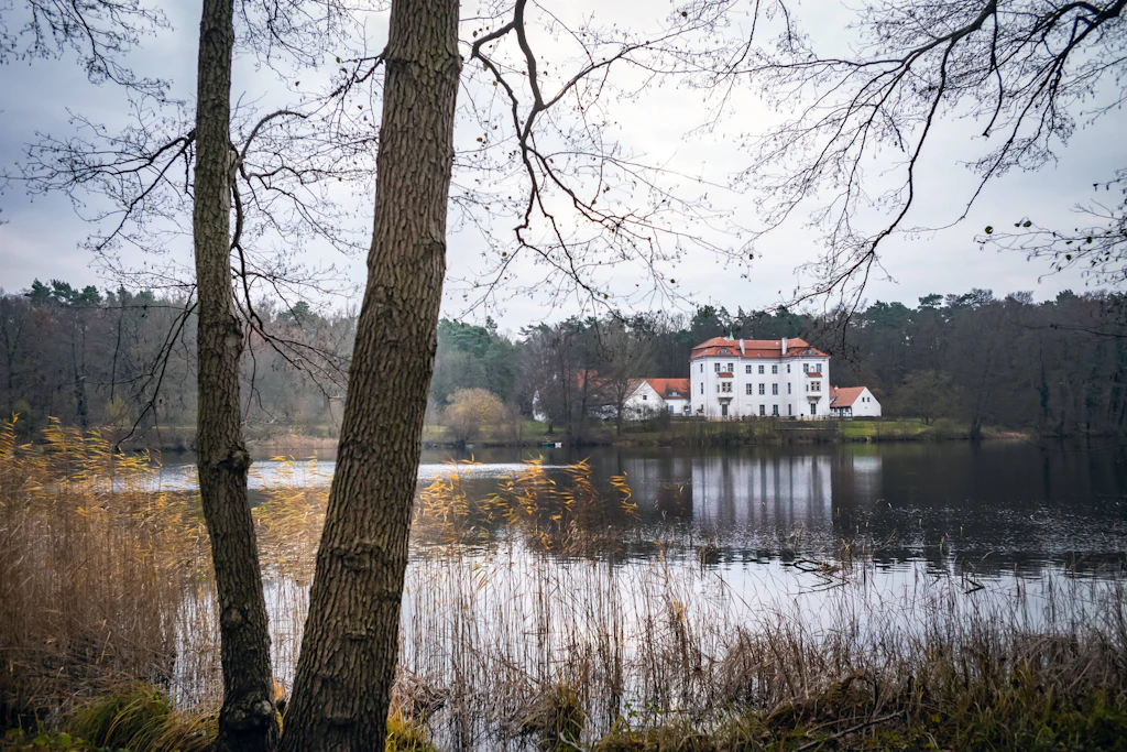 Das Jagdschloss Grunewald am Grunewaldsee in Zehlendorf ist ein beliebtes Ausflugsziel für Berliner und Brandenburger. Für die kommenden Monate muss der hübsche Bau leider geschlossen werden.