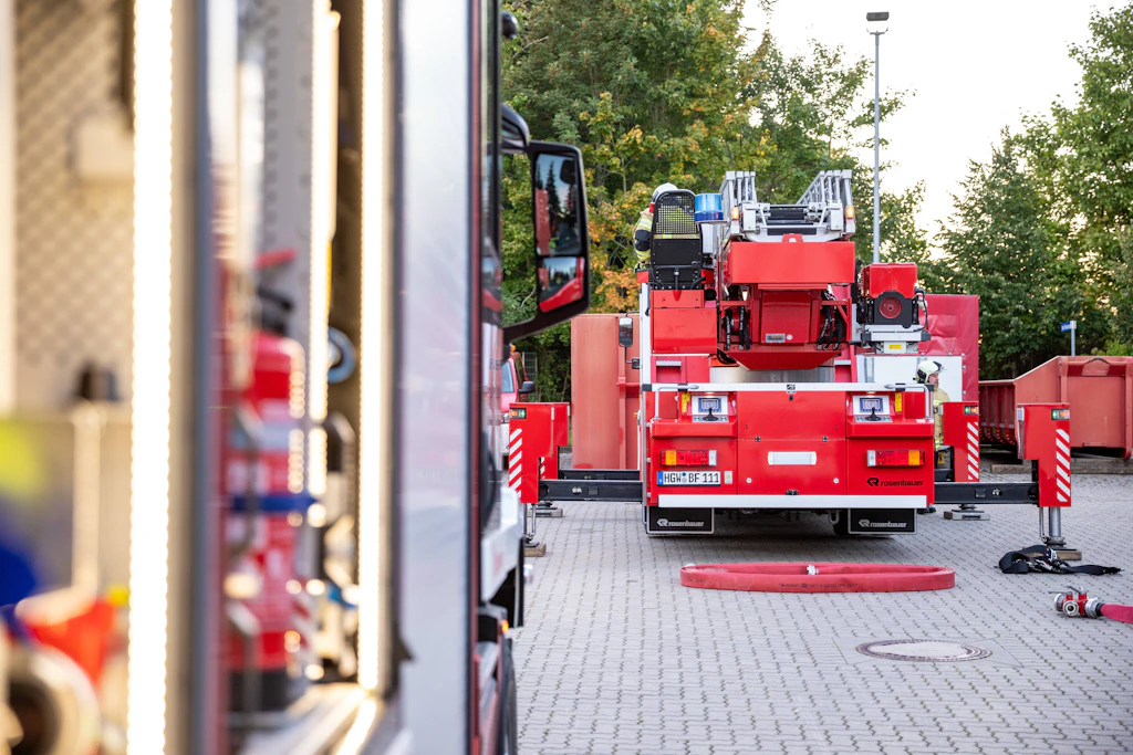 Drehleiter-Einsatz: In Greifswald brannte eine Wohnung im fünften Obergeschoss, eine Person wurde verletzt (Symbolbild).