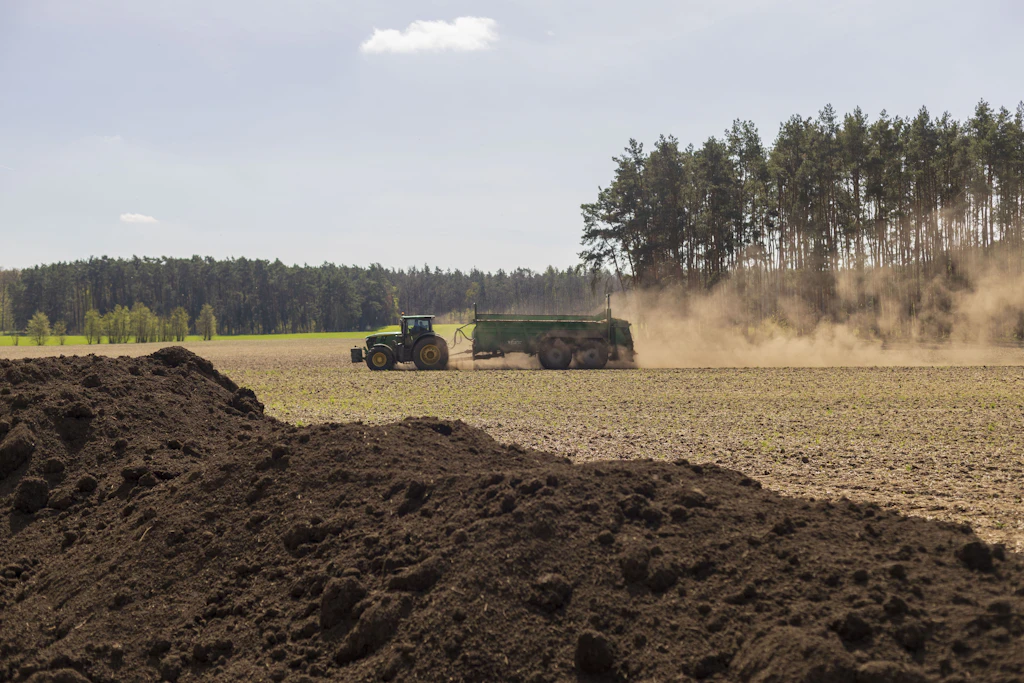 Kreislaufwirtschaft: Der aufbereitete Kompost, der mithilfe der Trockentoiletten gewonnen wird, kommt in der Landwirtschaft zum Einsatz.