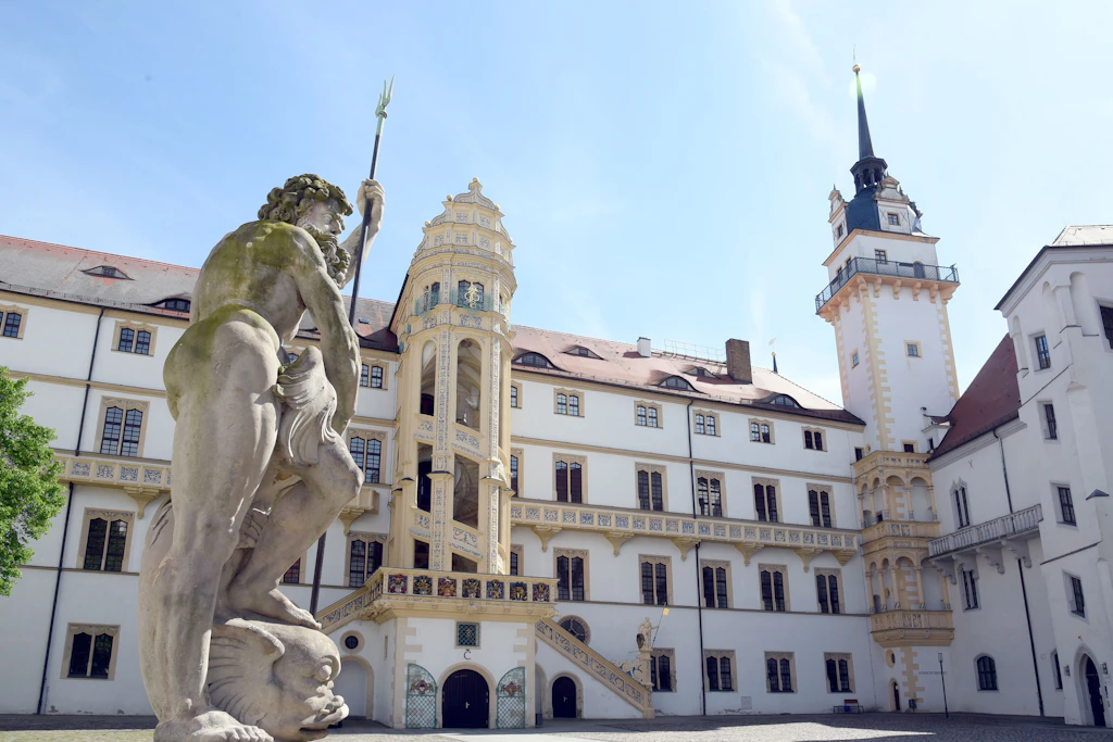Die Schlosskapelle auf Schloss Hartenfels bei Torgau, auch Schlosskirche genannt. Reformator Martin Luther beriet beim Bau der 1544 von ihm eingeweihter Kapelle.