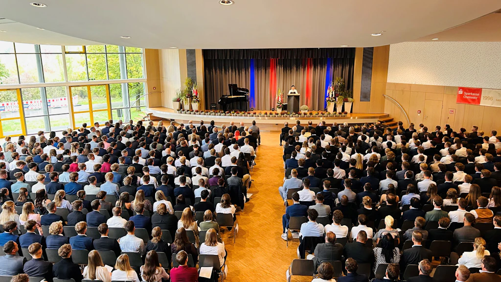 Fast 400 neue Studenten starten in Glauchau ins duale Studium