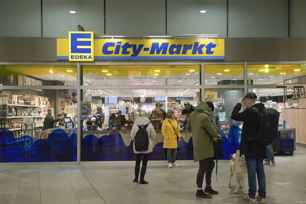 Edeka im Bahnhof Friedrichstraße in Berlin: Der Markt hat auch am Tag der Deutschen Einheit von 8 bis 22 Uhr geöffnet (Symbolbild).