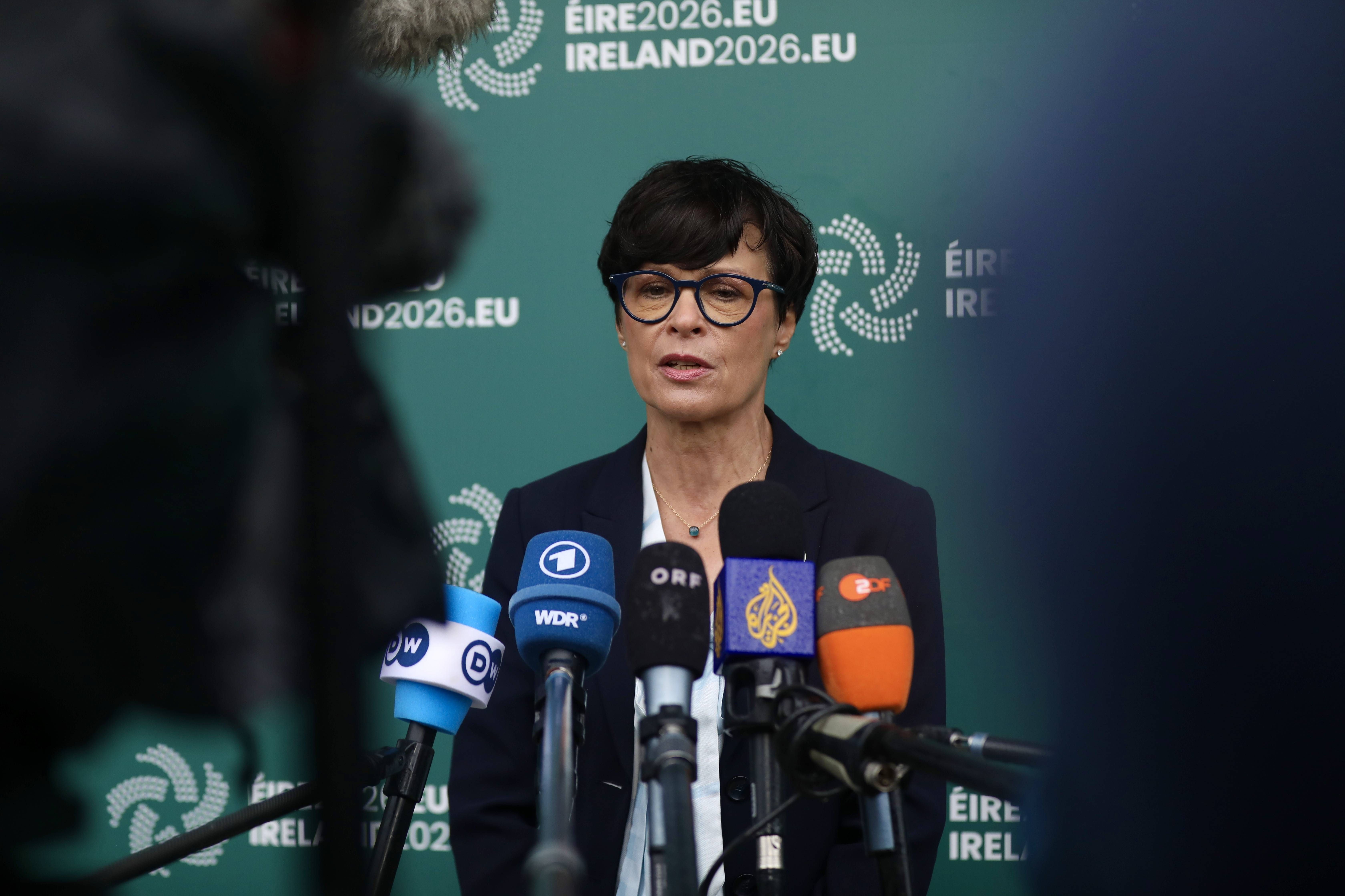 EU-Kommissarin stellt klar: „Keine Abkürzung“ für Ukraine-Beitritt
