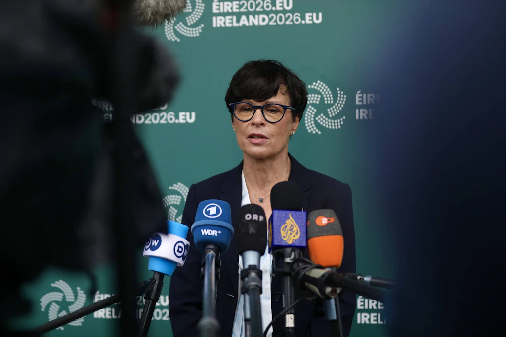 EU-Kommissarin Marta Kos kündigt an, dass die Ukraine keine Privilegien beim Beitritt genießt.