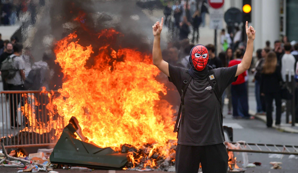Frankreich steht in Flammen: Wer radikalisiert die Schüler?