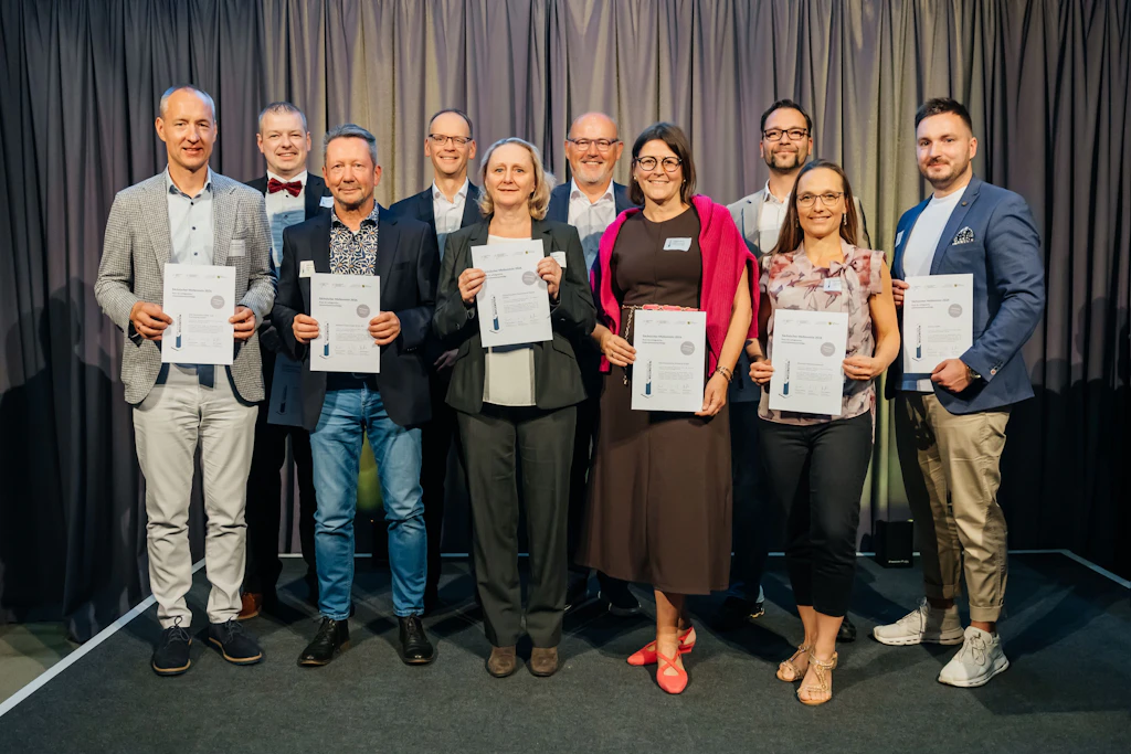 Die neun Nominierten für den Preis zur Unternehmensnachfolge, den Sächsischen Meilenstein 2026.