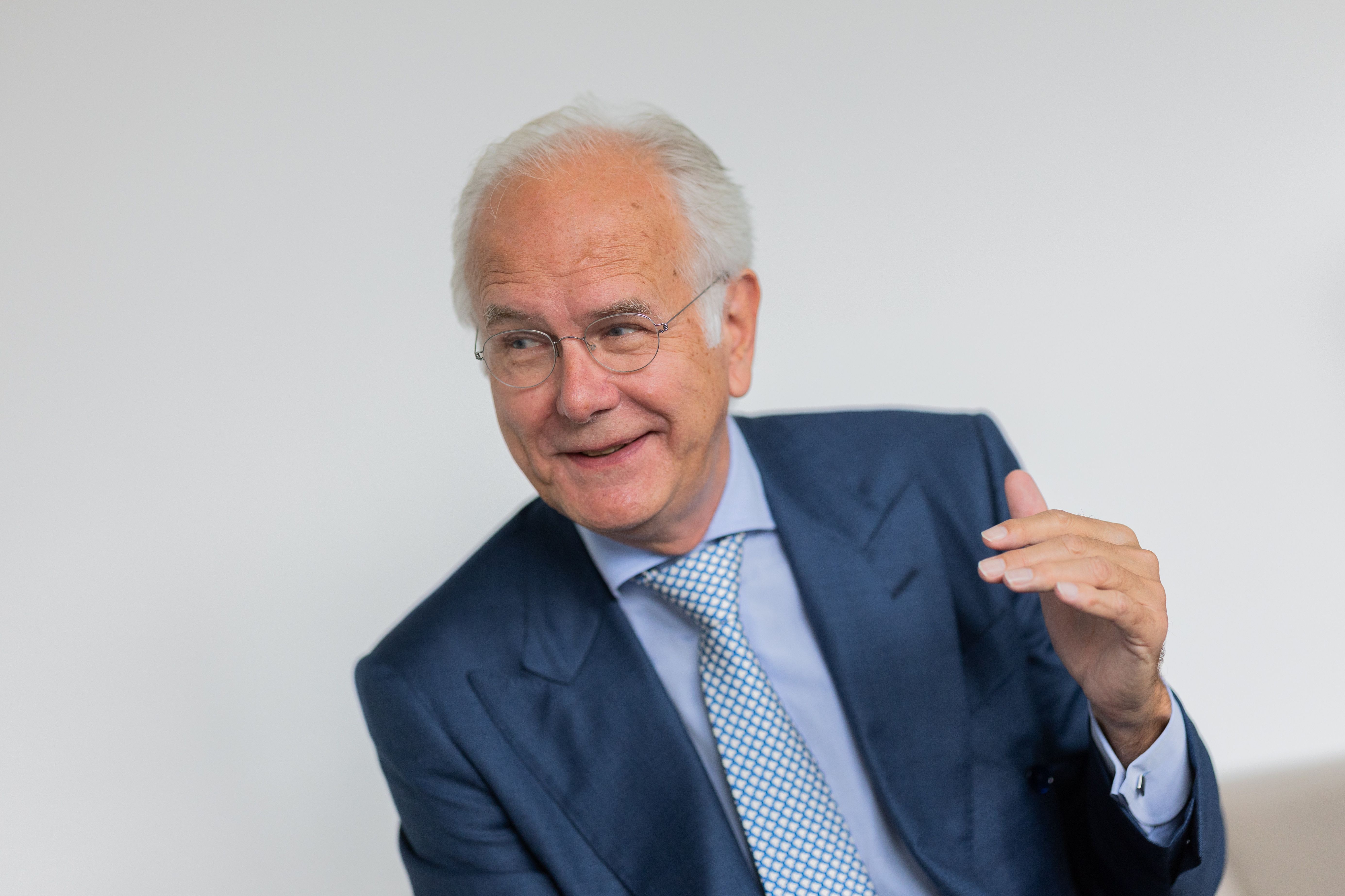 „Hätte mich erschossen“: Harald Schmidt reagiert auf Sexismus-Doku „Was haben wir gelacht“