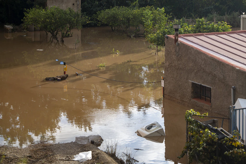 273 Liter Regen in zwei Tagen: Spanien steht unter Wasser, Deutschland kriegt am Sonntag 23 Grad