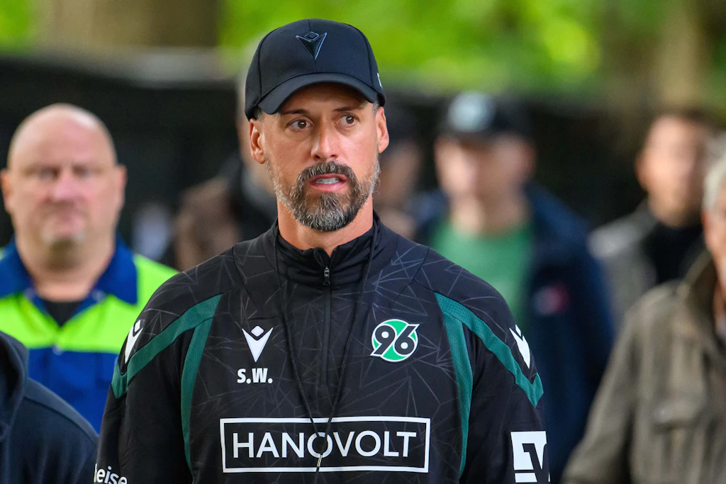 Sandro Wagner kommt als neuer Cheftrainer von Hannover 96 nach Magdeburg.