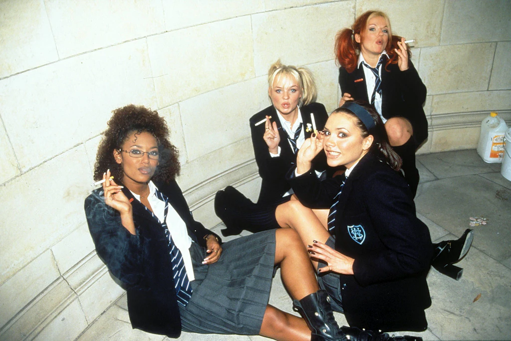 Die Spice Girls bei einem Fotoshooting im Oktober 1997. Klobige Boots gehörten damals zu ihrem Look und sind heute wieder da.