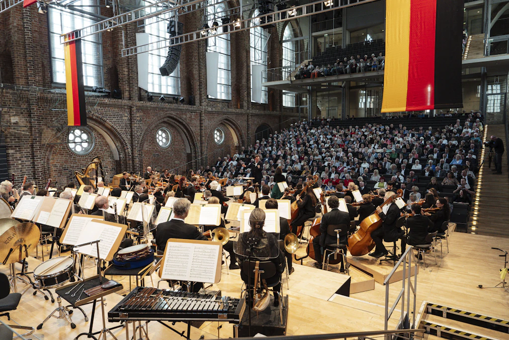In der Neubrandenburger Konzertkriche wurde der Tag der Deutschen Einheit gefeiert.