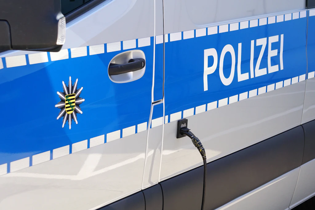 Motorradunfall in Pockau: Drei Leichtverletzte nach Überholmanöver auf der S225