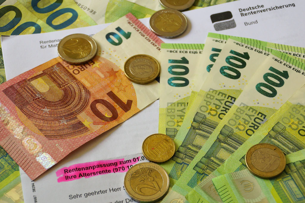 Rentenerhöhung 2027: Nach der aktuellen Prognose der Deutschen Rentenversicherung könnten die Renten zum 1. Juli um 4,4 Prozent steigen. (Symbolbild)