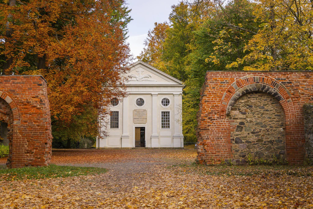 Parkseminar in Altzella: Für den Arbeitseinsatz am 7. November sucht die SBG 50 Freiwillige, die historische Blickbeziehungen im Klosterpark wieder freilegen sollen.