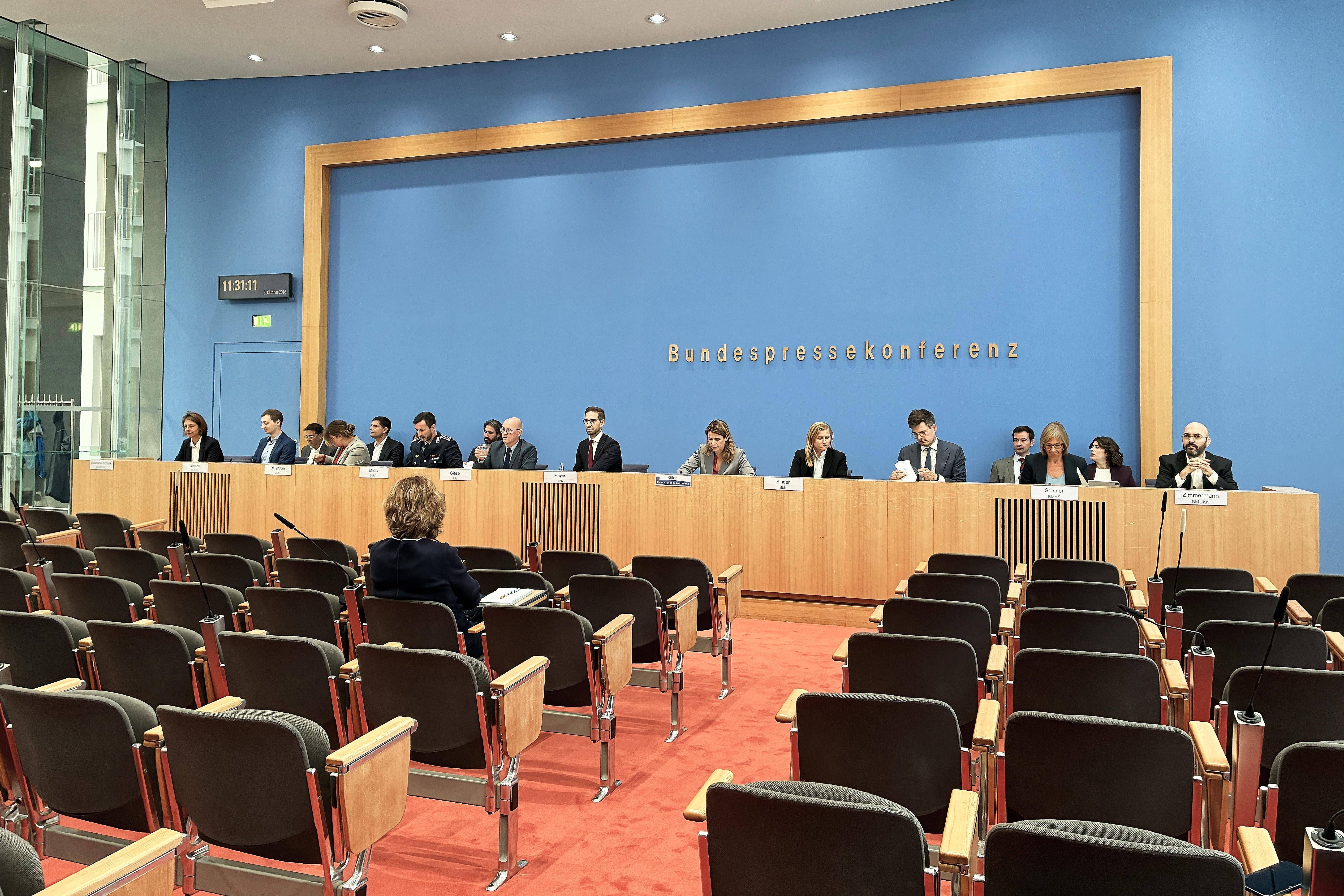 Merz’ „russische Hintermänner“, Nord Stream, Goldreserven und Renten: Viermal gefragt, viermal verwiesen