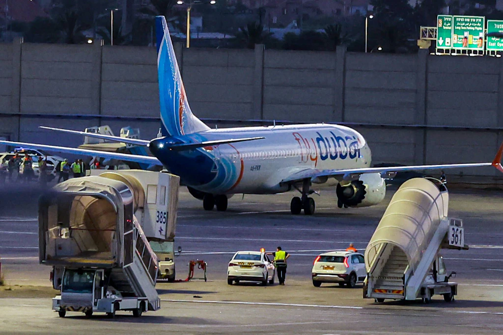 Ben-Gurion-Flughafen bei Tel Aviv am 30. September: Ein Ersatzflugzeug bringt die Passagiere von FZ1073 nach der Umleitung nach Israel.