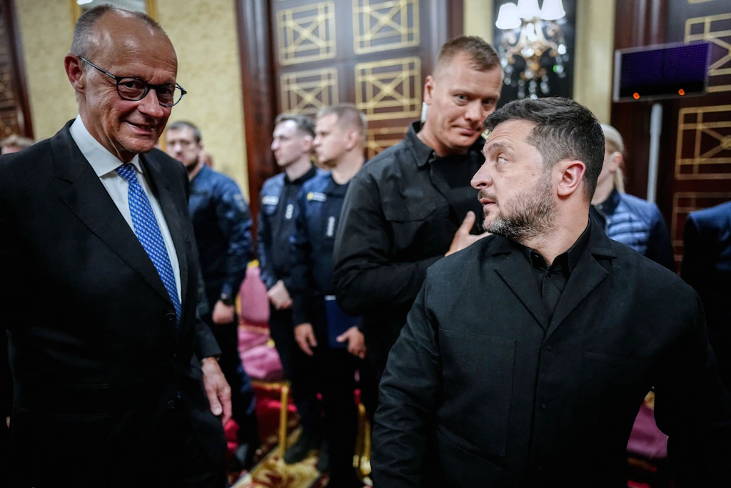 Welche Strategie verfolgt Deutschland in der Ukrainepolitik? Am Sonntag reiste Bundeskanzler Friedrich Merz (CDU) nach Kiew.
