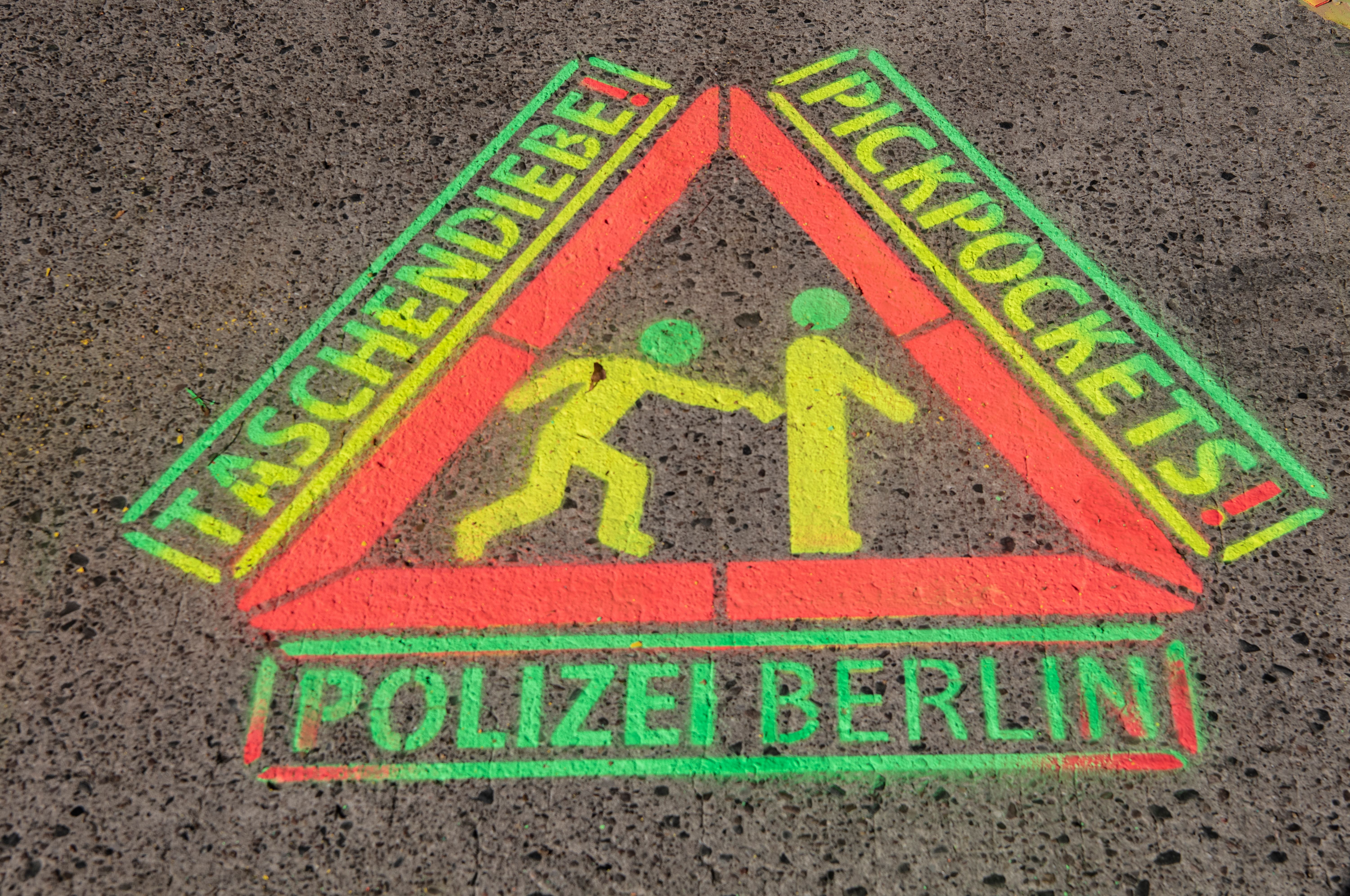 Taschendiebe in Berlin: Polizei zeigt ihre Tricks